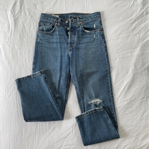 Levi’s 501 distressed cropped jeans size 26 - Picture 2 of 5